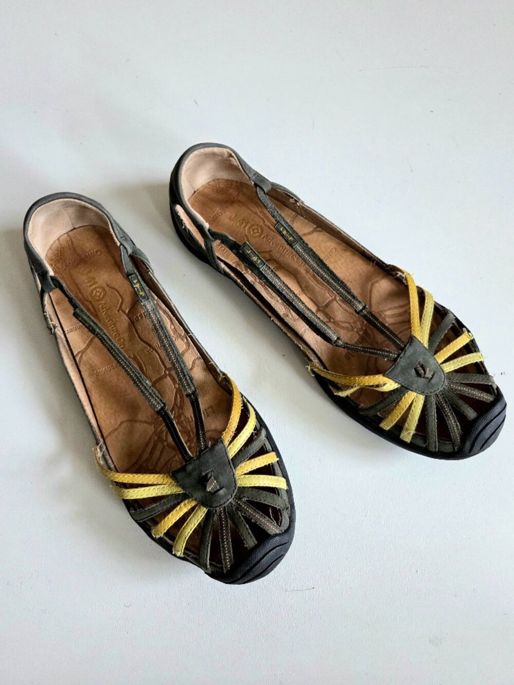 J-41 Adventure On Strappy Sandals with Arch Support Size 9.5 fits bigger